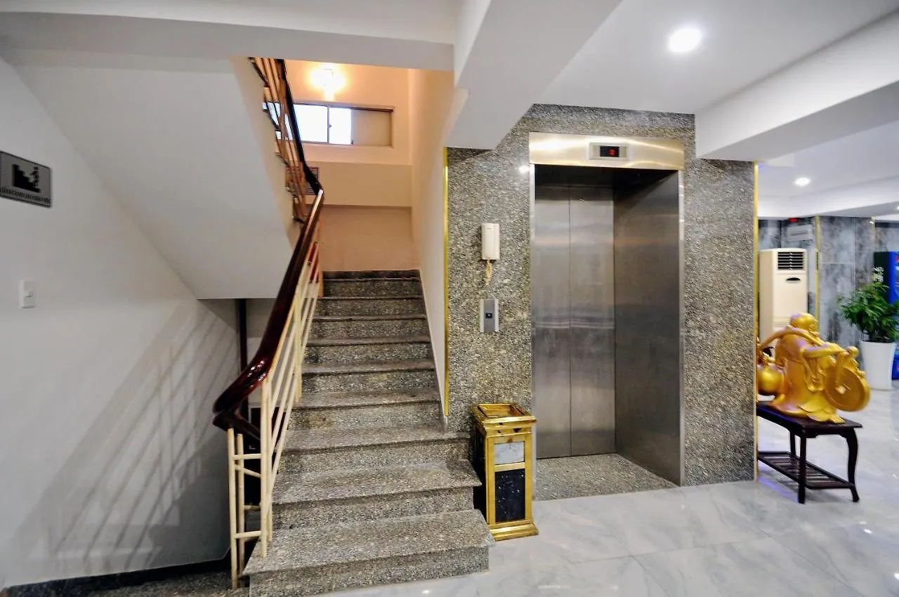 Golden Lotus Hotel Нячанг 3*,