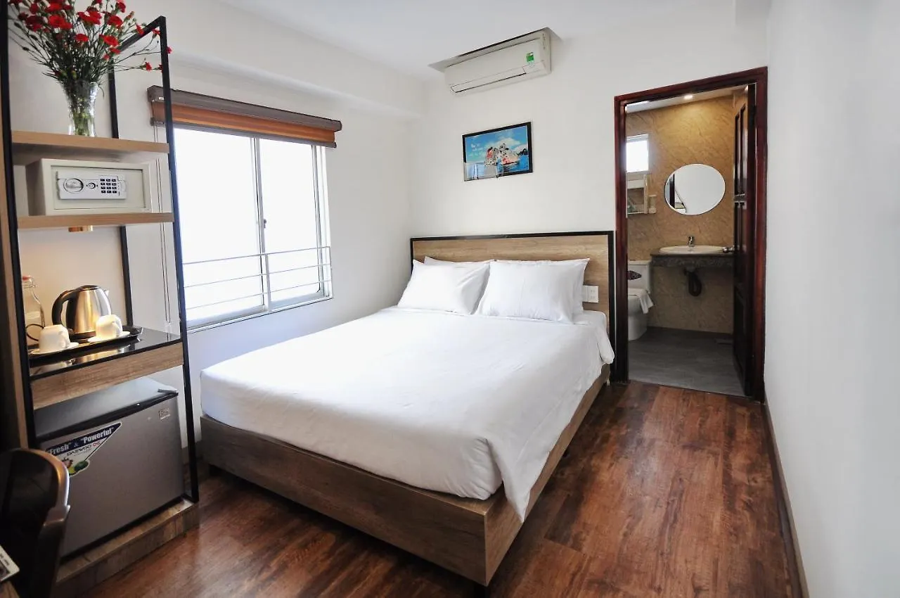 Golden Lotus Hotel Нячанг